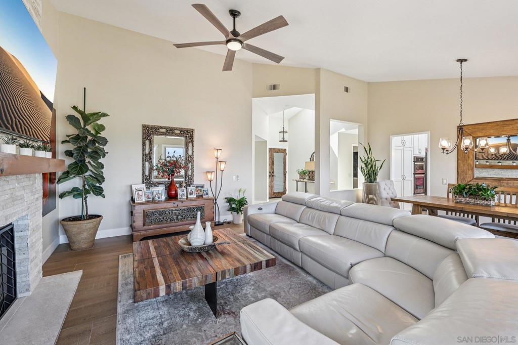 1305 Eagle Glen