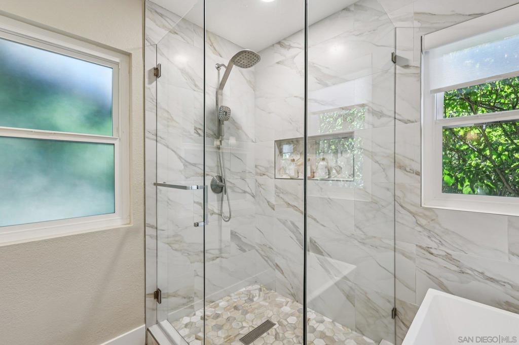 1305 Eagle Glen