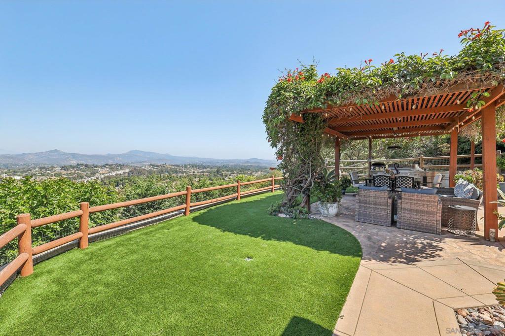 1305 Eagle Glen