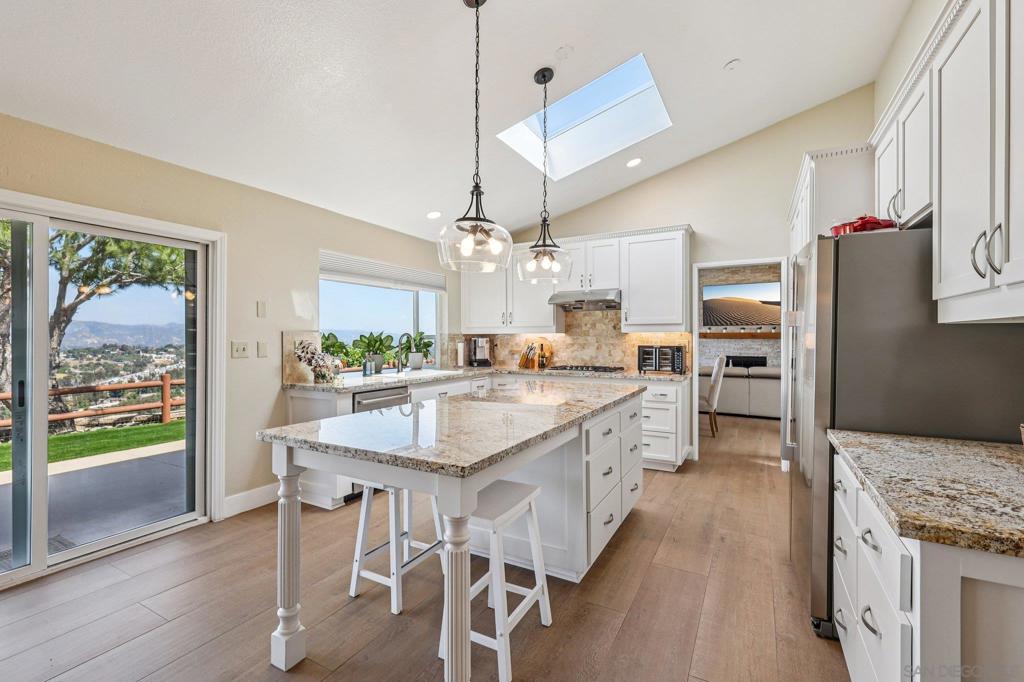 1305 Eagle Glen