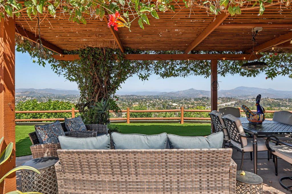 1305 Eagle Glen