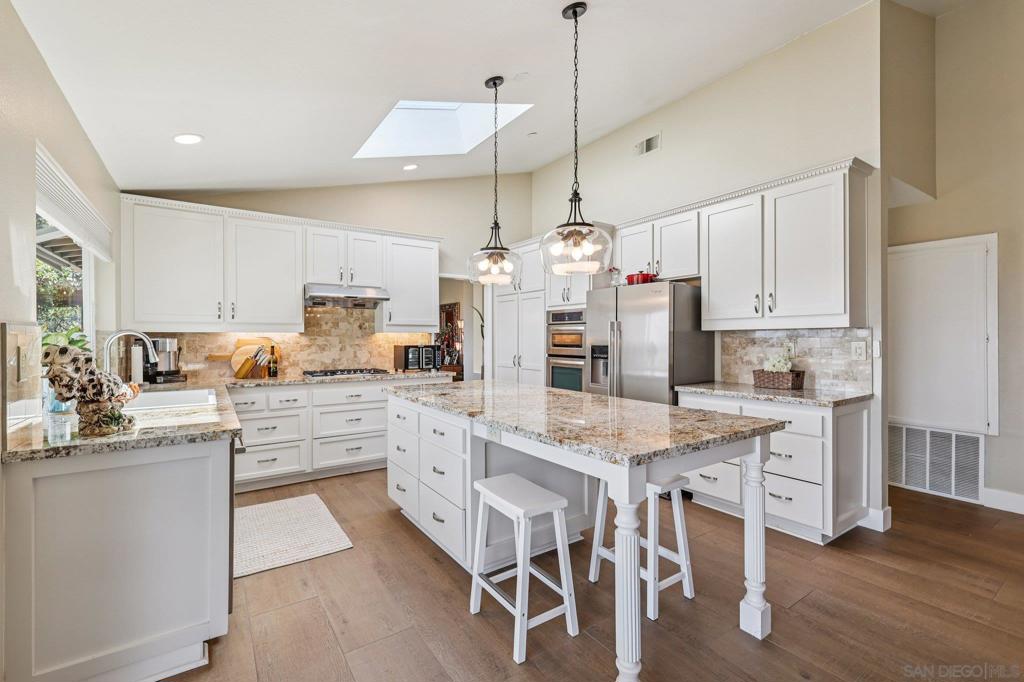 1305 Eagle Glen