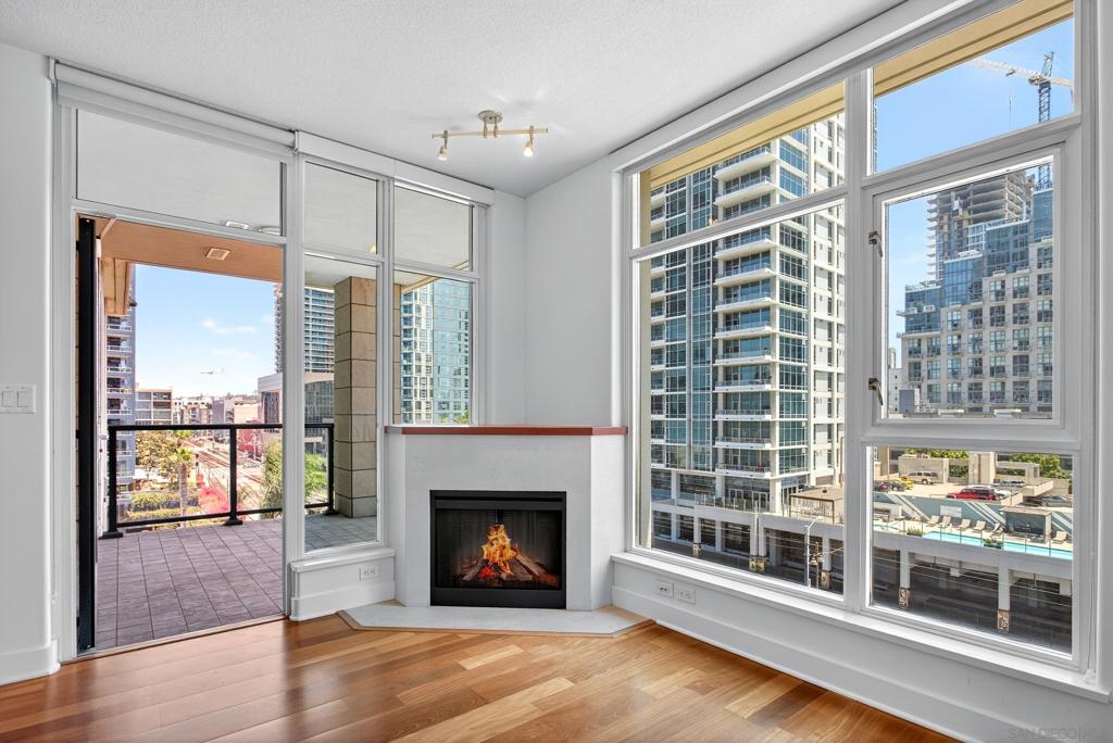 1205 Pacific Hwy 704