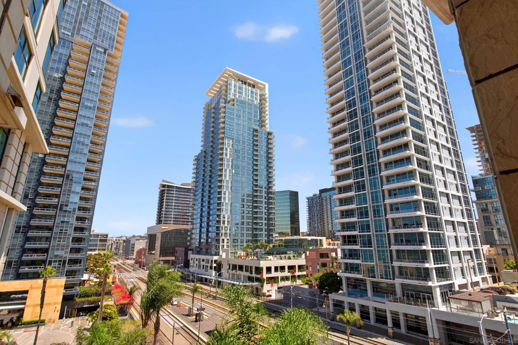 1205 Pacific Hwy 704