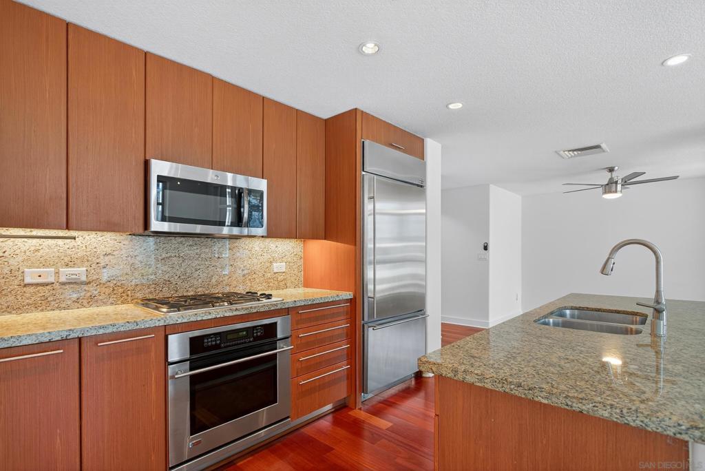 1205 Pacific Hwy 704