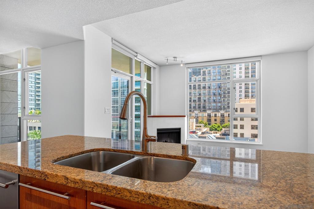 1205 Pacific Hwy 704