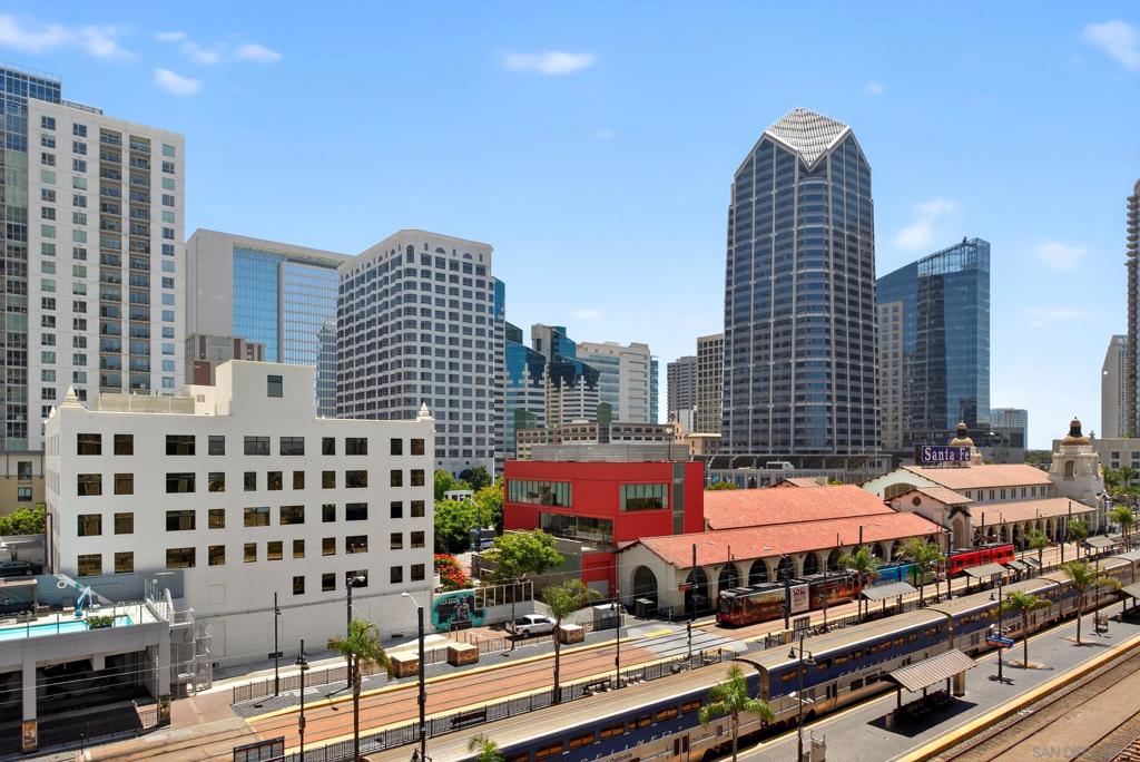 1205 Pacific Hwy 704