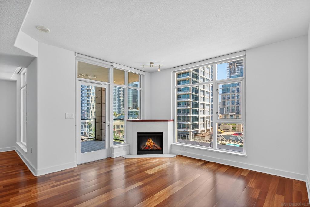 1205 Pacific Hwy 704