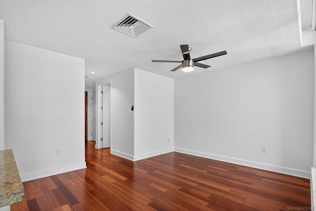 1205 Pacific Hwy 704