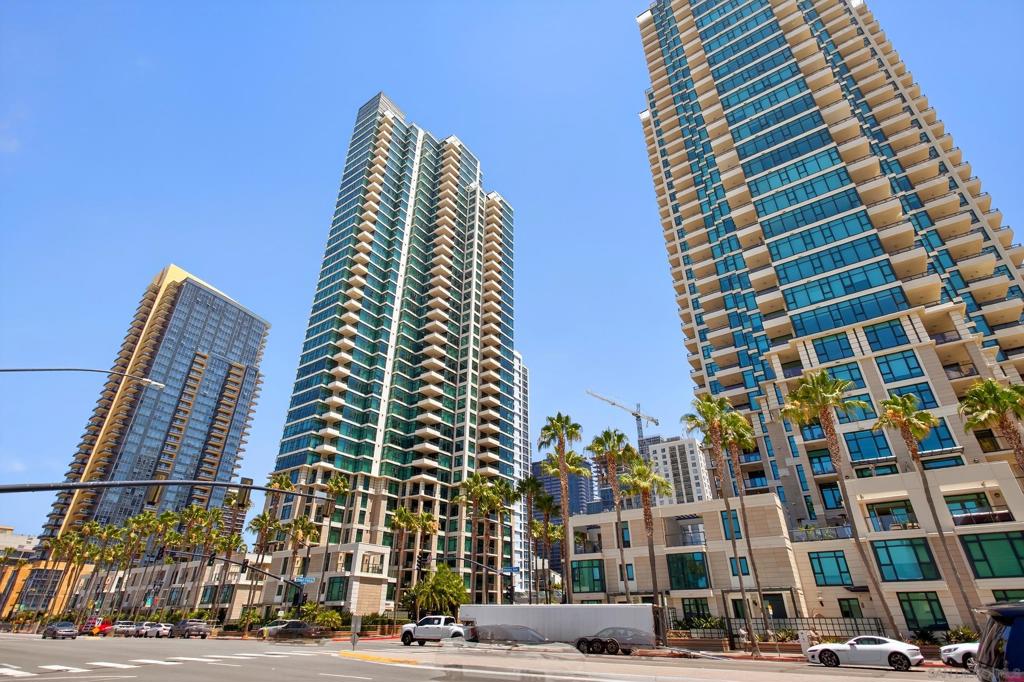 1205 Pacific Hwy 704