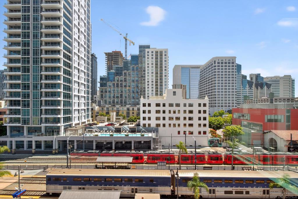 1205 Pacific Hwy 704