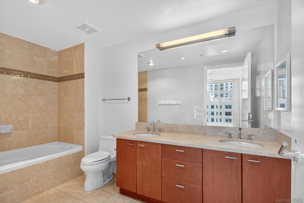 1205 Pacific Hwy 704