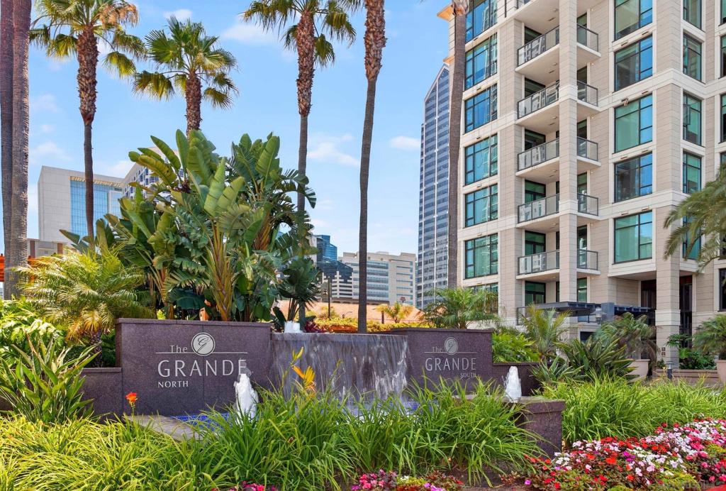 1205 Pacific Hwy 704