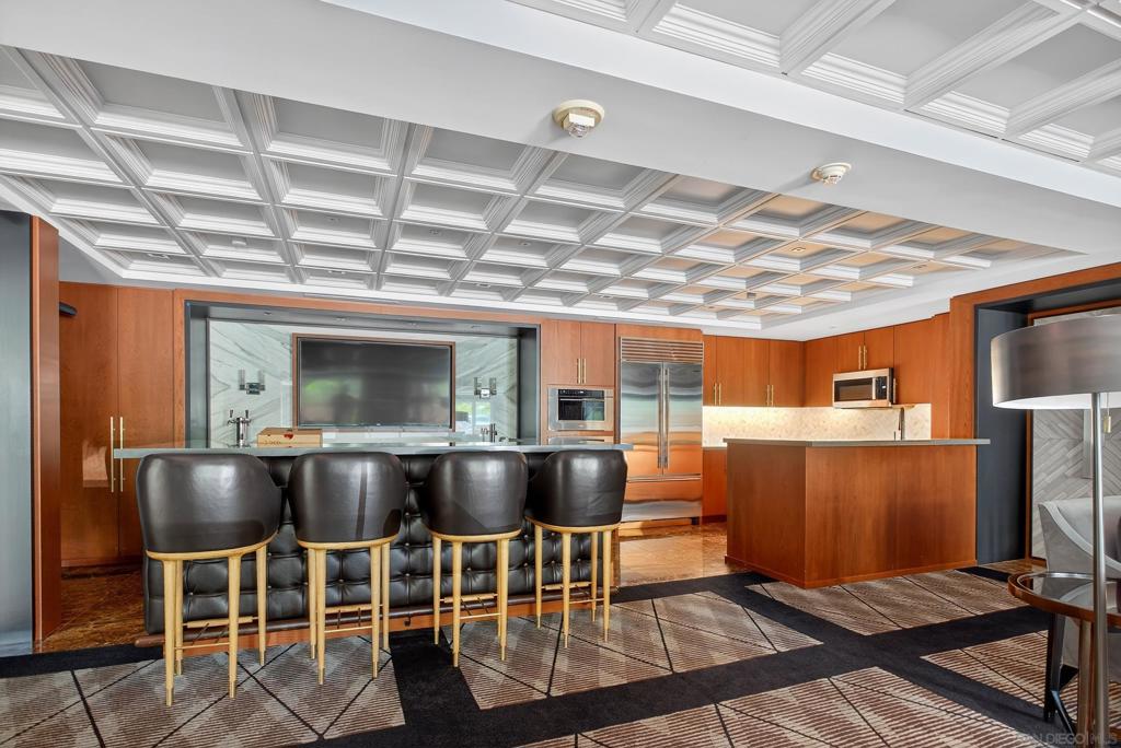 1205 Pacific Hwy 704