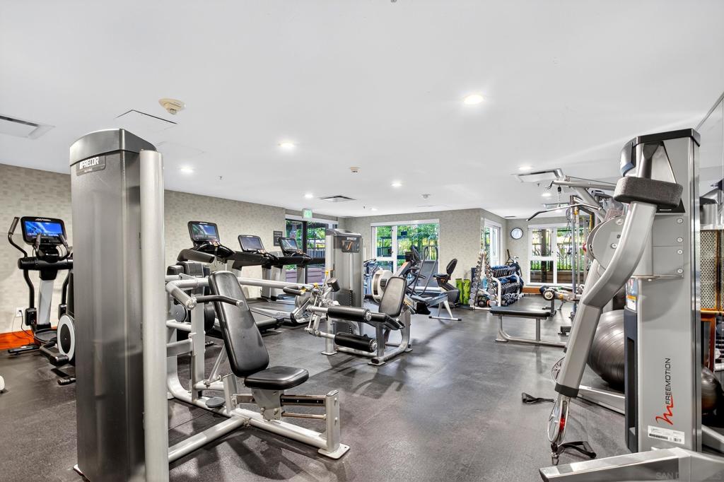 1205 Pacific Hwy 704