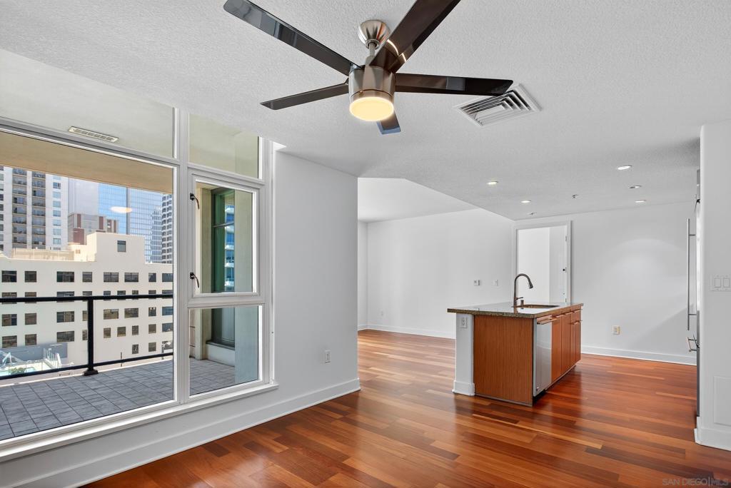 1205 Pacific Hwy 704