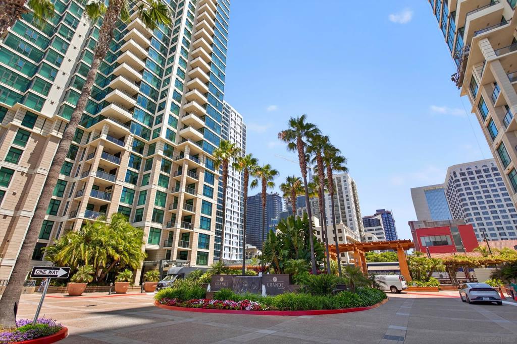 1205 Pacific Hwy 704