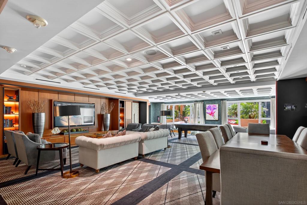 1205 Pacific Hwy 704