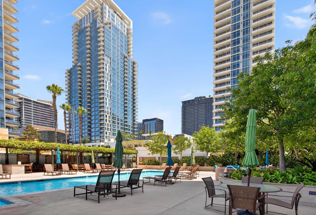 1205 Pacific Hwy 704