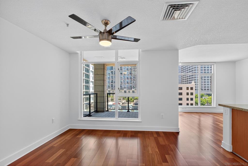 1205 Pacific Hwy 704