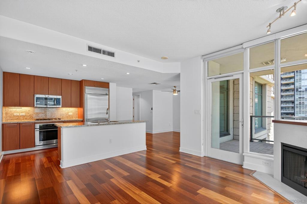 1205 Pacific Hwy 704