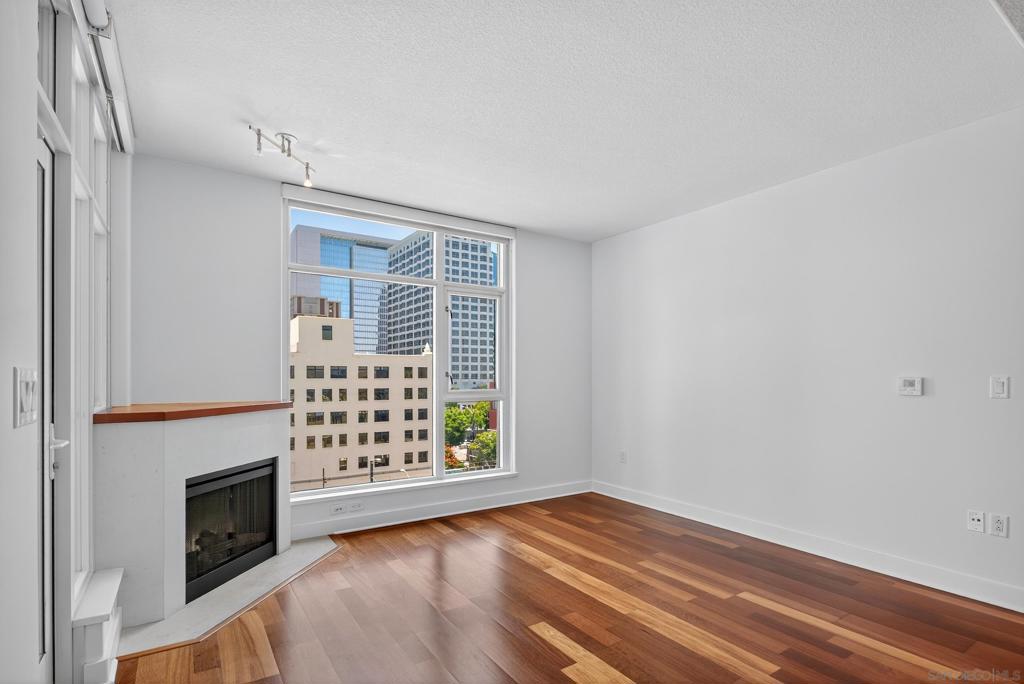 1205 Pacific Hwy 704