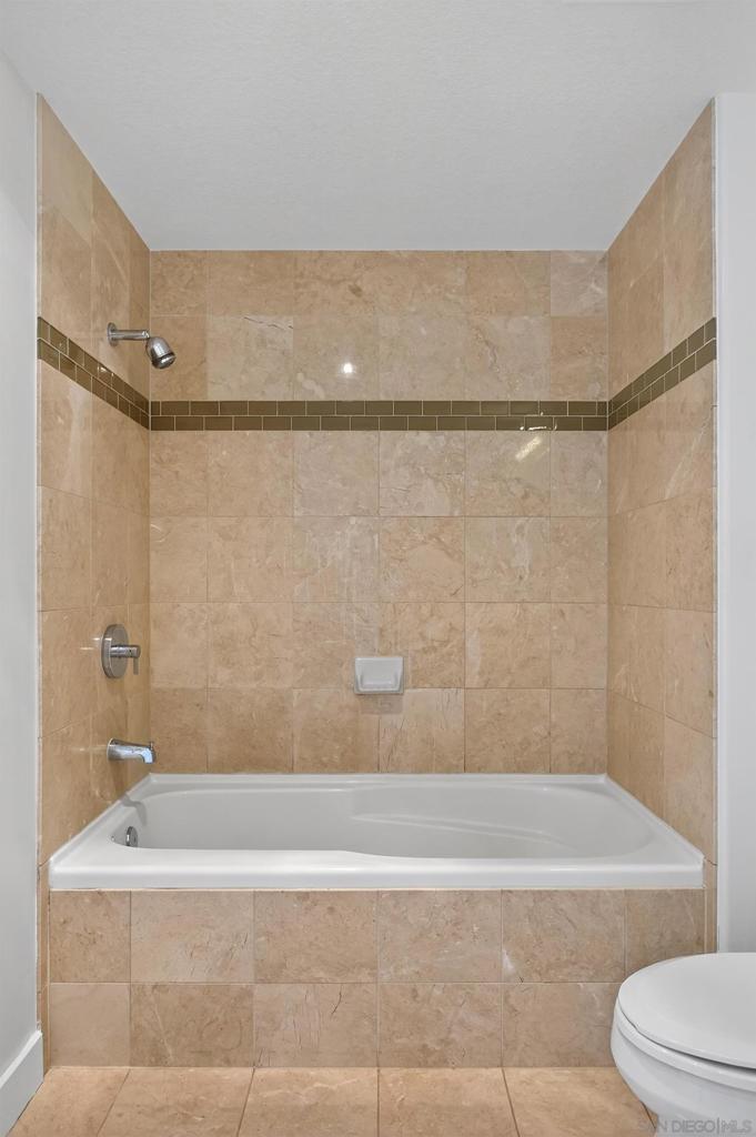 1205 Pacific Hwy 704