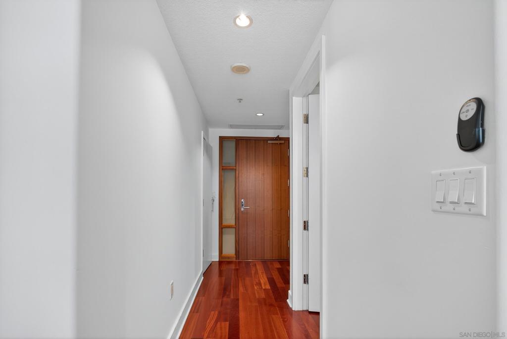 1205 Pacific Hwy 704