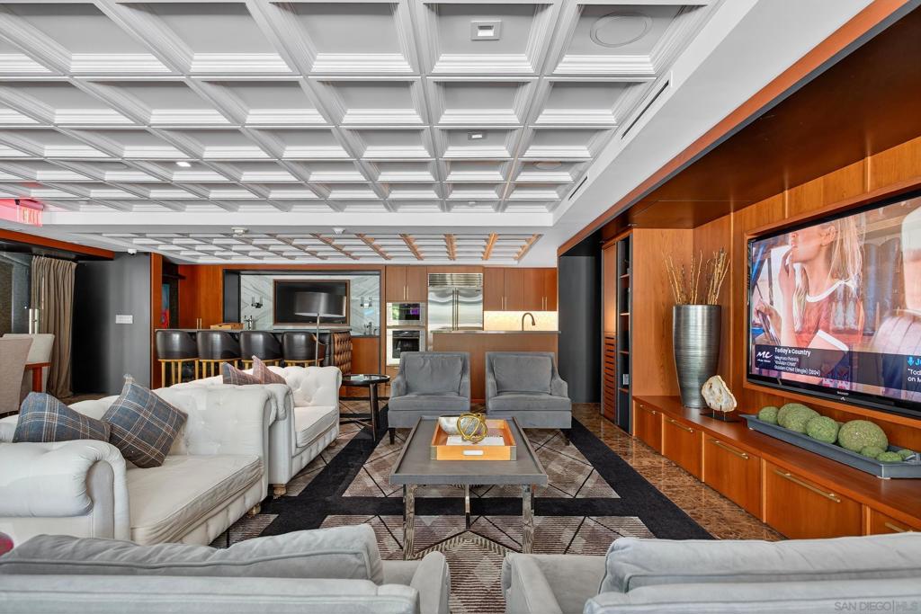 1205 Pacific Hwy 704