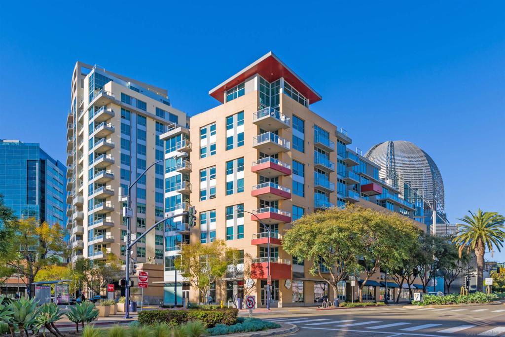 253 10th Ave 526