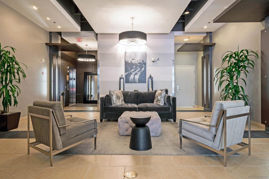 253 10th Ave 526