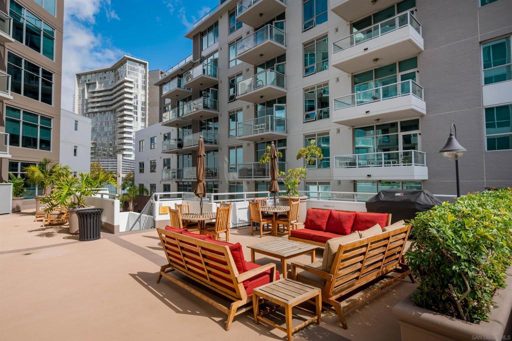 253 10th Ave 526