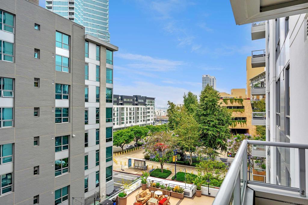 253 10th Ave 526