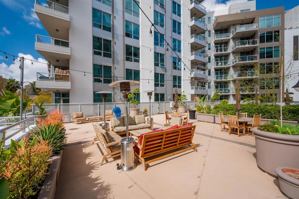 253 10th Ave 526
