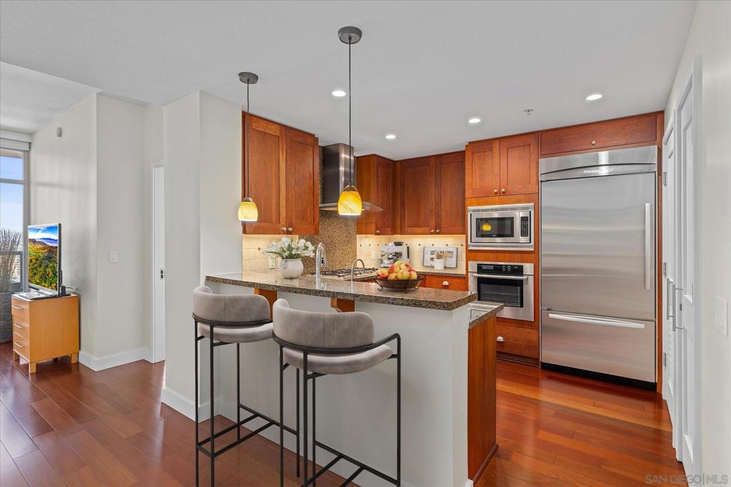 700 W E St 2505