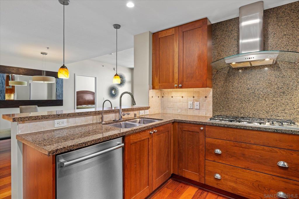 700 W E St 2505