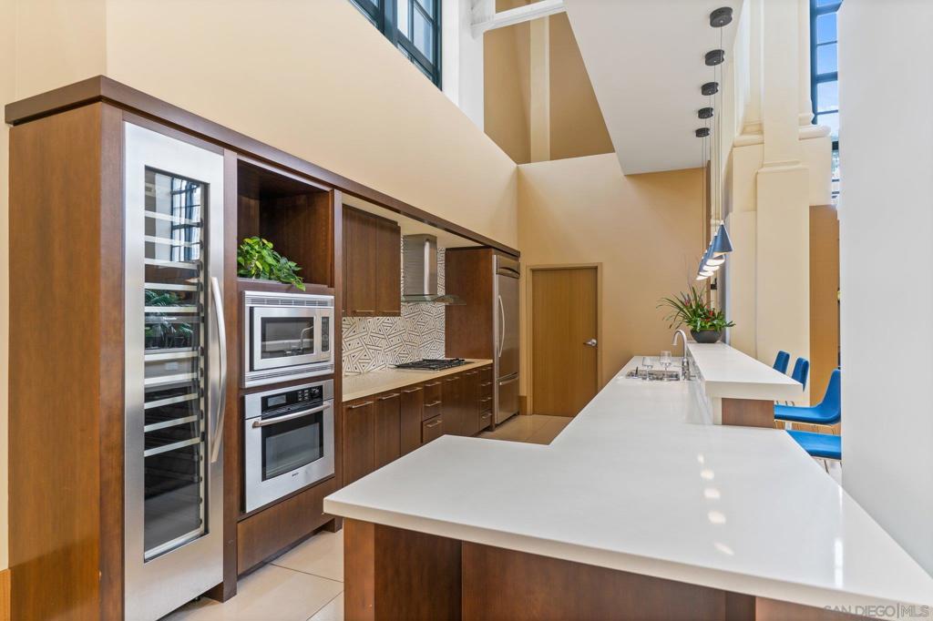 700 W E St 2505