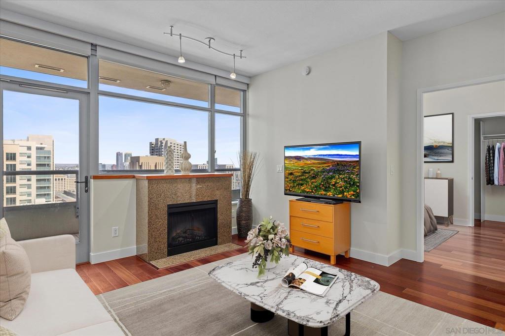 700 W E St 2505
