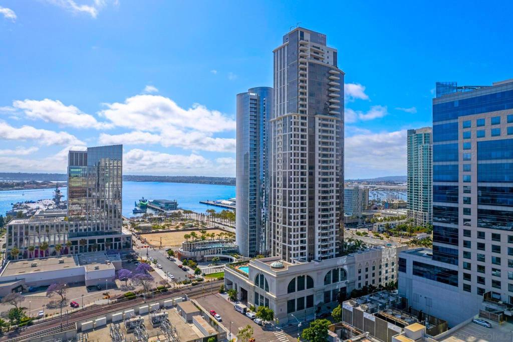 700 W E St 2505