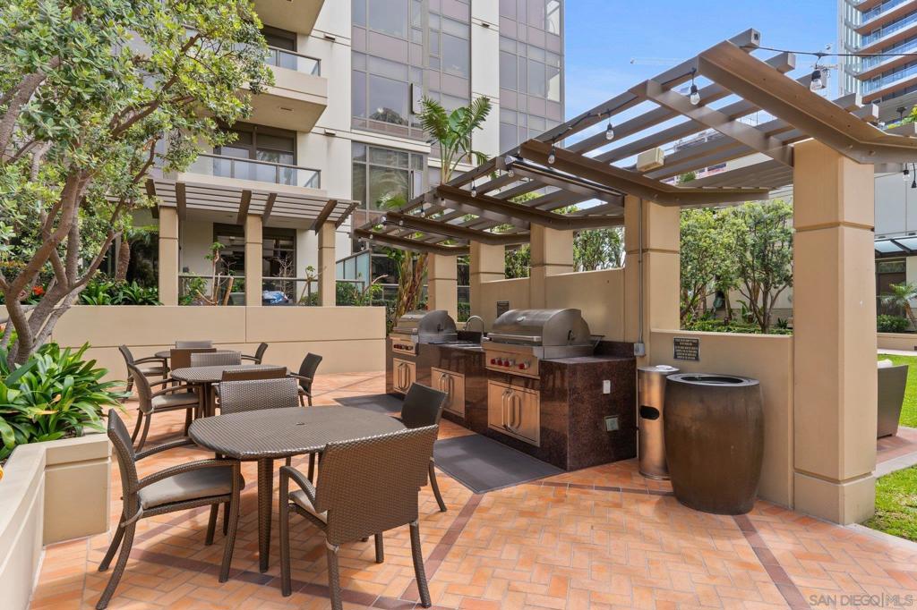 700 W E St 2505