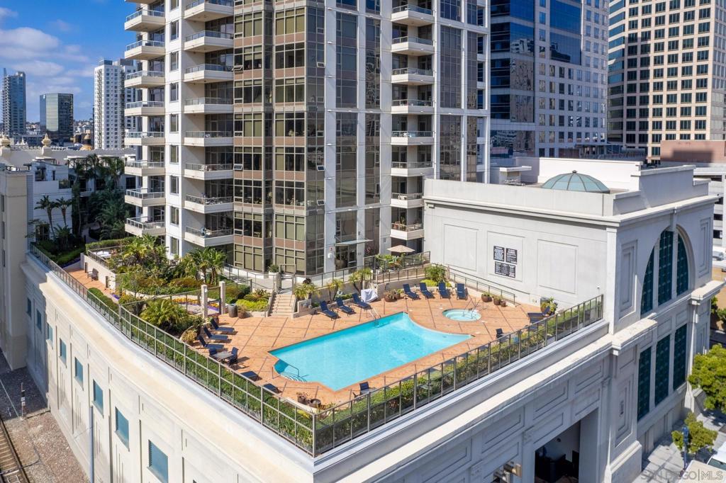 700 W E St 2505