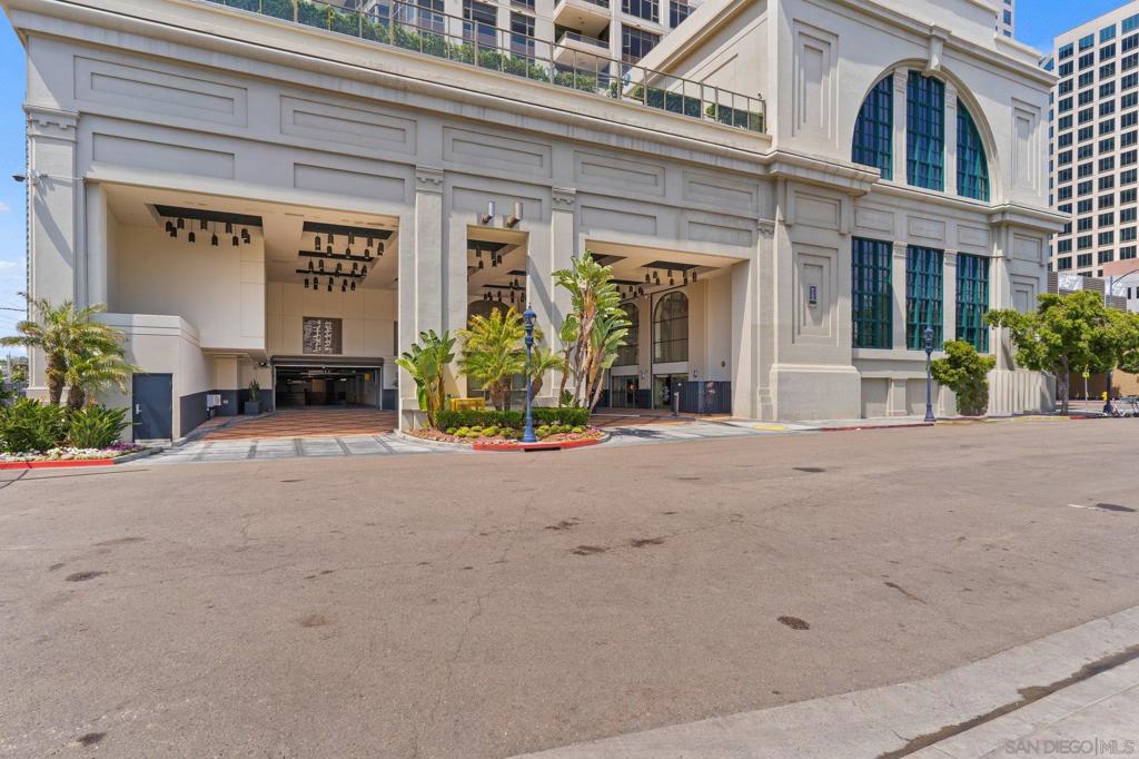 700 W E St 2505