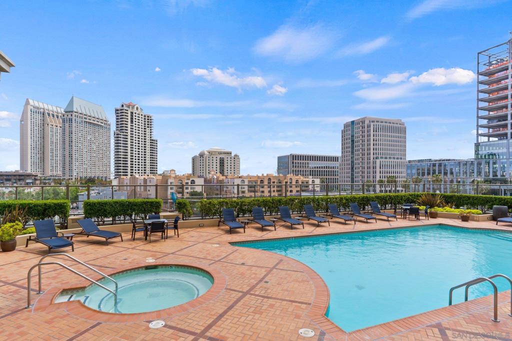 700 W E St 2505