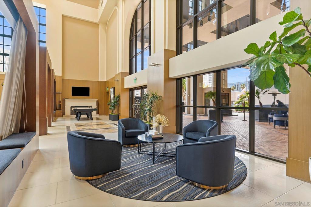700 W E St 2505