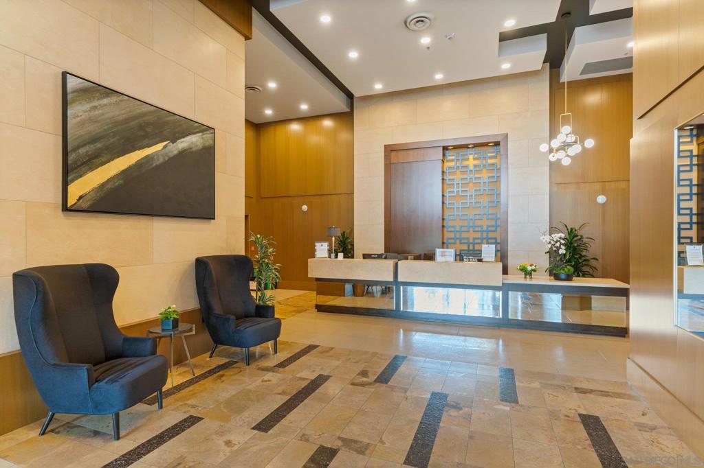 700 W E St 2505