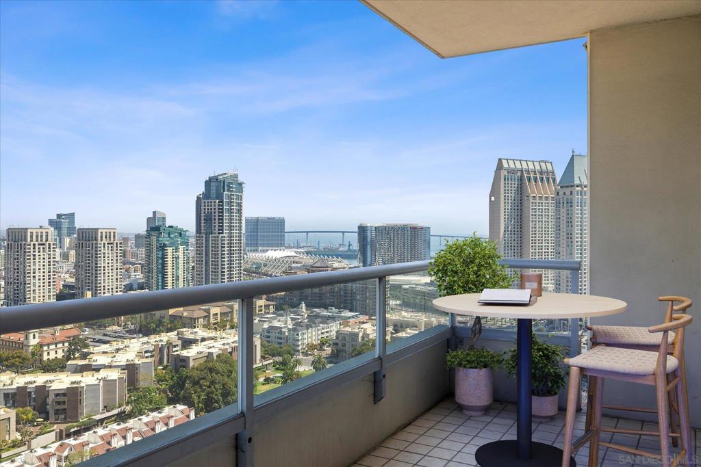 700 W E St 2505