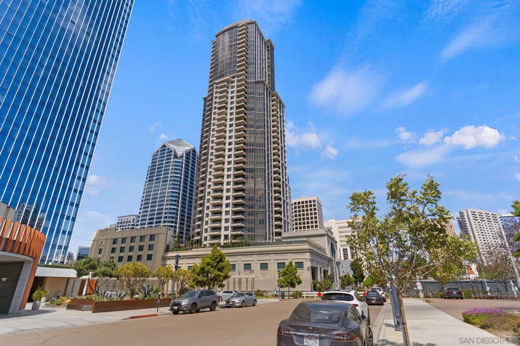 700 W E St 2505