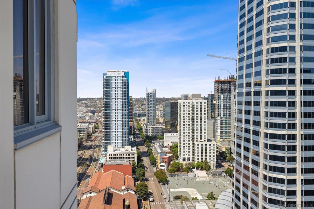 700 W E St 2505