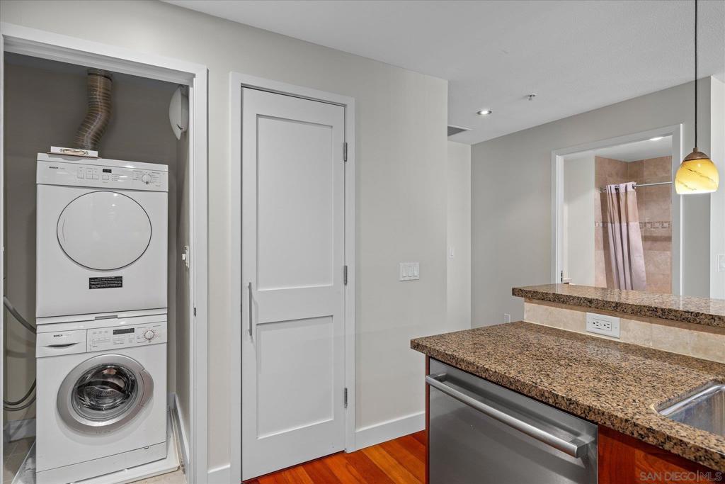 700 W E St 2505
