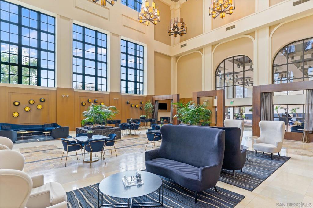 700 W E St 2505